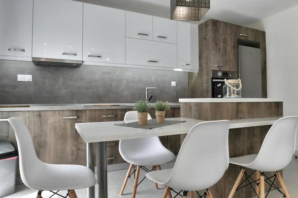 Crystallia Seaside Maisonette By Rentalspro- ניאה מודאניה מראה חיצוני תמונה