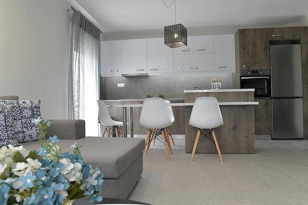 Crystallia Seaside Maisonette By Rentalspro- ניאה מודאניה מראה חיצוני תמונה
