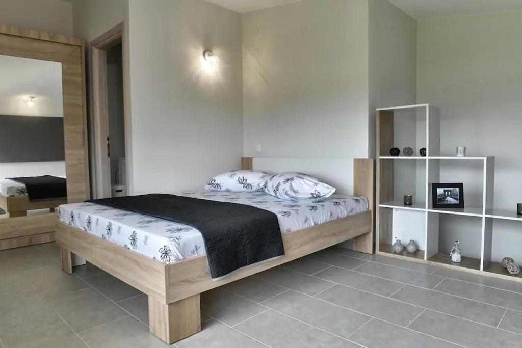 Crystallia Seaside Maisonette By Rentalspro- ניאה מודאניה מראה חיצוני תמונה